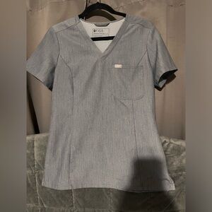 FIGS Slim Catarina One Pocket Scrub Top Graphite Gray Sz small